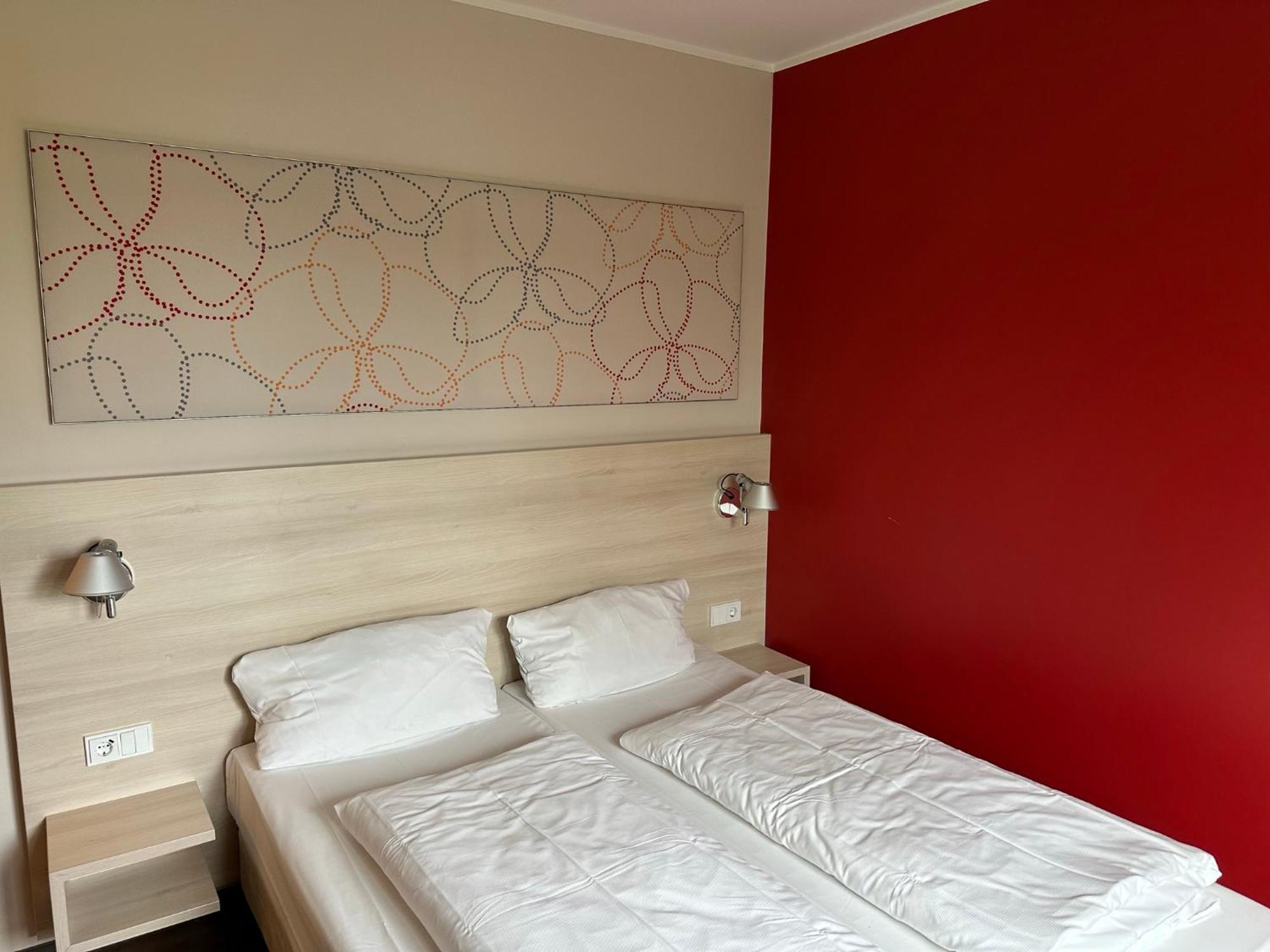 Serways Hotel Lueneburger Heide West Bispingen Room photo